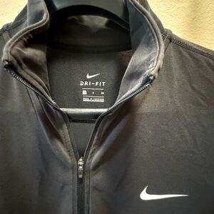 Nike full zip warm up jacket. Great condition, no rips or hoes.